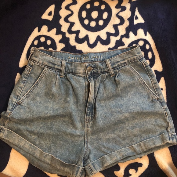 American Eagle Outfitters Pants - American eagle mom shorts